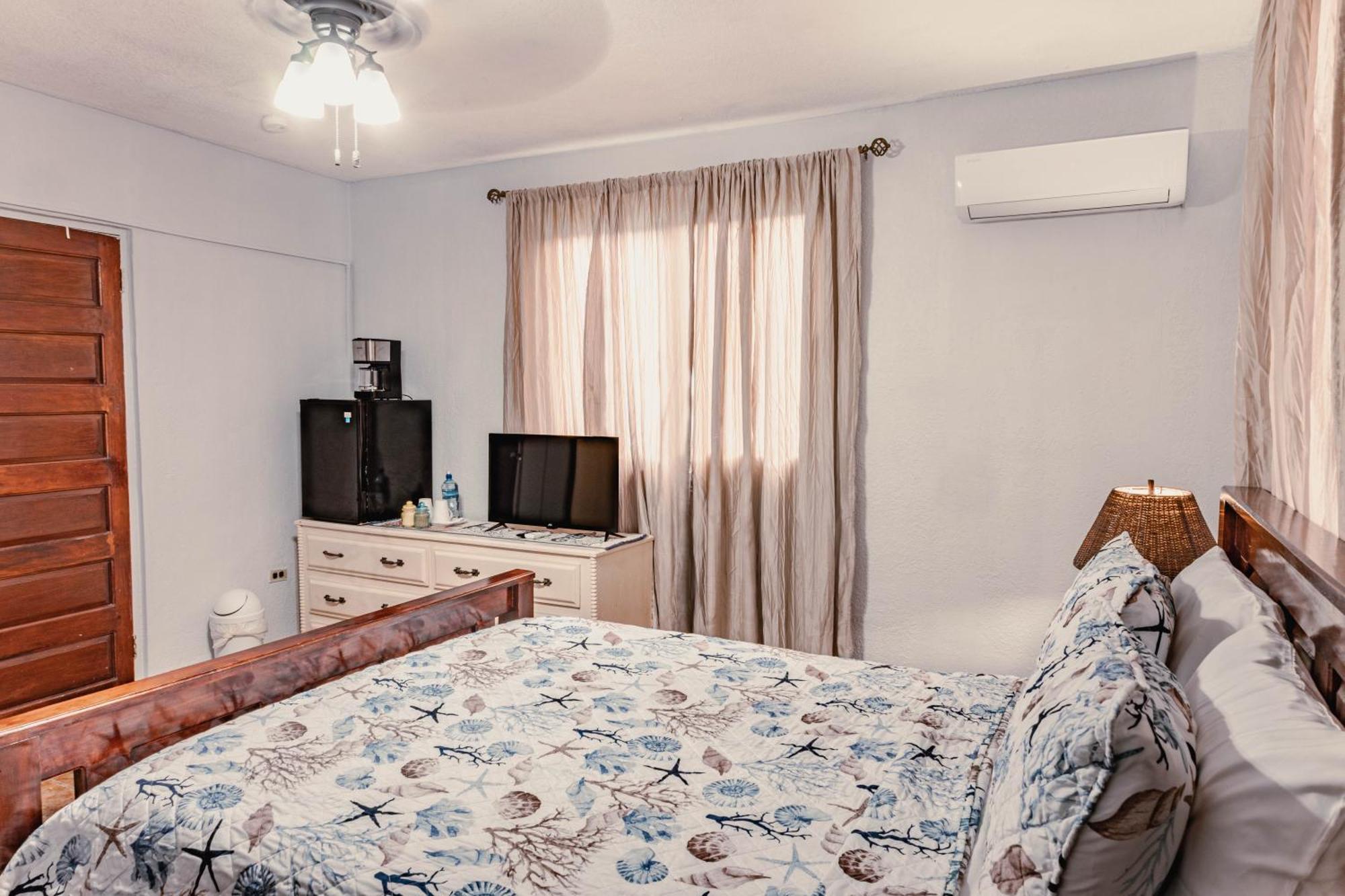 Bonefish Hotel Dangriga Extérieur photo